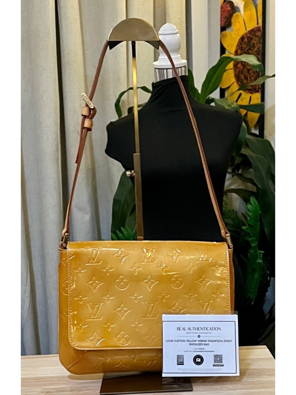 ✺ AUTHENTIC LOUIS VUITTON VERNISE THOMSPON STREET SHOULDER BAG ✺✺